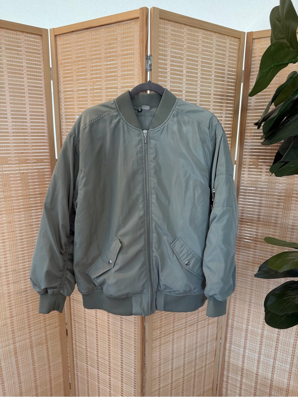 H&M Insulated Bomber Jacket | Sage Green | Men’s Small | Women’s Large